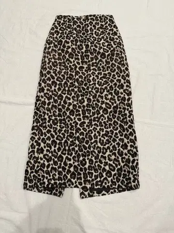 [ 새상품급 ] Ungrid 레오파드 스커트 타이트 스커트 자카드
