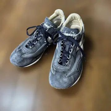 Diadora 1975 헤리티지 스니커즈 27.5
