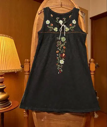 70년대 프랑스 유럽 앤티크 빈티지 꽃무늬 자수 슬리브리스