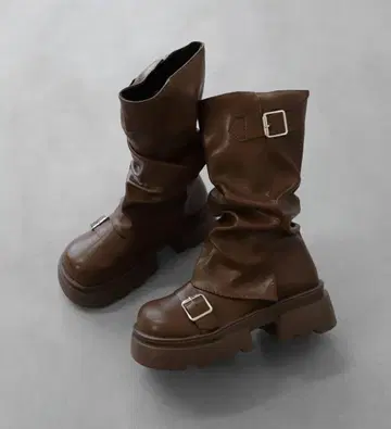 브라운 버클 통굽 부츠