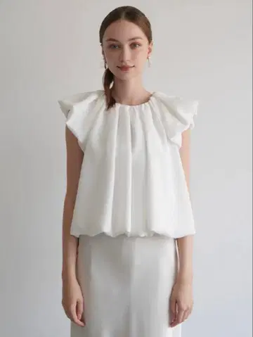 Acka. drape volume tops 화이트