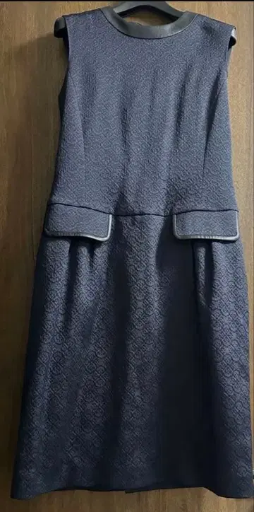 폭시 슬리브리스 원피스