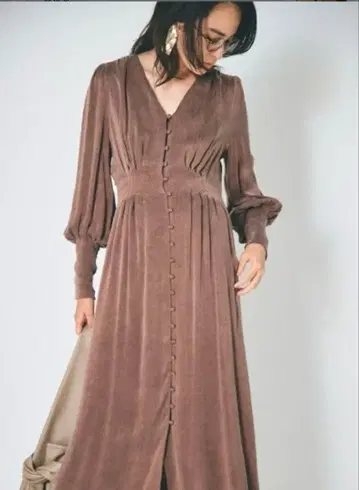 FRAY I.D 새틴 턱 롱 원피스 모카