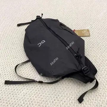 On Sling Pack 9L Sand 블랙 숄더백