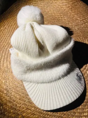 New Balance 화이트 니트 모자 미사용 새상품