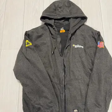 [ BERNE ] 미국 국기 자수 다크 브라운 후드티 USA