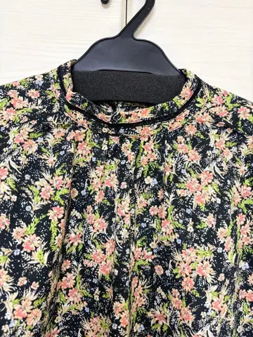 새상품급 놈브르 임페어 플라워 PT 사다리 레이스 스탠드 블라우스