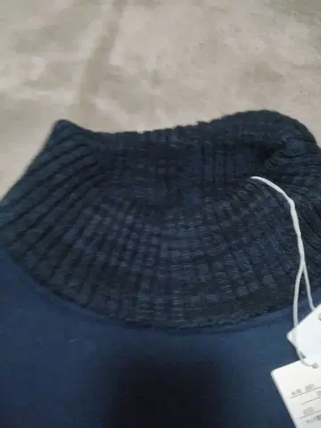 tk. 네이비 하이넥 긴팔 상의