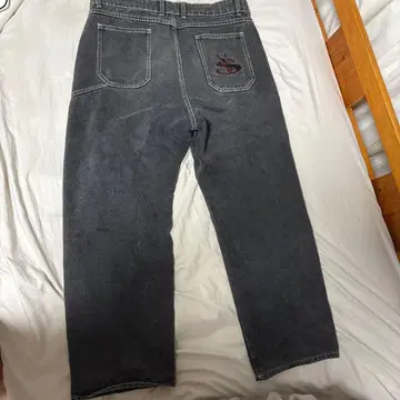 다크 그레이 스트레이트 데님 팬츠