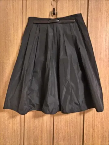 시빌라 스커트 블랙 타프타 무릎 기장