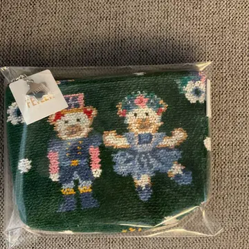 페이 리베&릴리아 너트 크래커 파우치