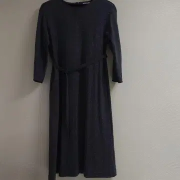 다크 그레이 긴팔 무릎 기장 원피스 허리 벨트 포함