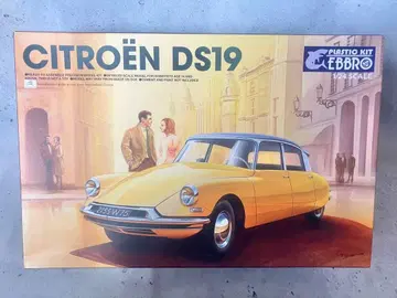 주말 할인! 시트로엥 DS19 EBBRO 1/24 프라모델