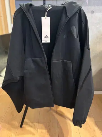 adidas 블랙 후드티와 팬츠 세트