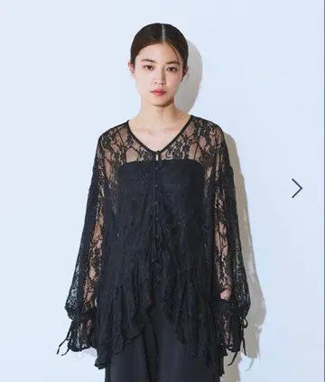 지나시스 W 프릴 헴 레이스 블라우스