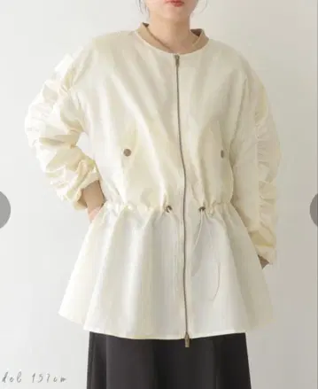 모던한 느낌을 주는 페플럼 디자인 MA-1 블루종 자켓