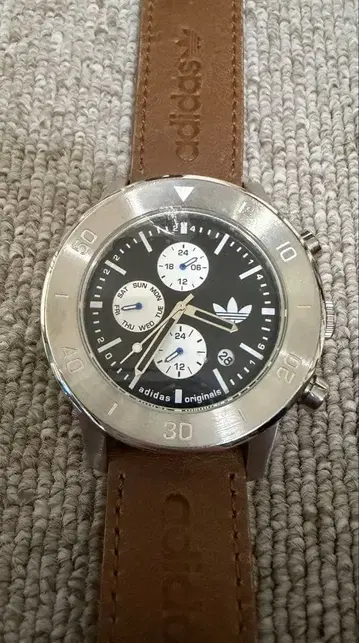 adidas 손목시계