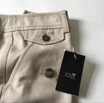 가격 인하! [택 포함 새상품] 타카시마야에서 구매 23구 베이지 팬츠