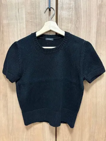 미사용 새상품 Cruciani 블랙 반팔 니트 스웨터