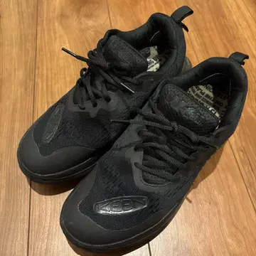 KEEN 블랙 스니커즈 28cm