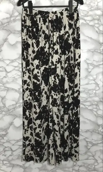 [ 첫 판매 ] JEANASIS 화이트 블랙스팟 패턴 와이드 팬츠