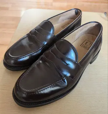 영국의 노포 슈즈 메이커 [ Loake ] 의 코인 로퍼