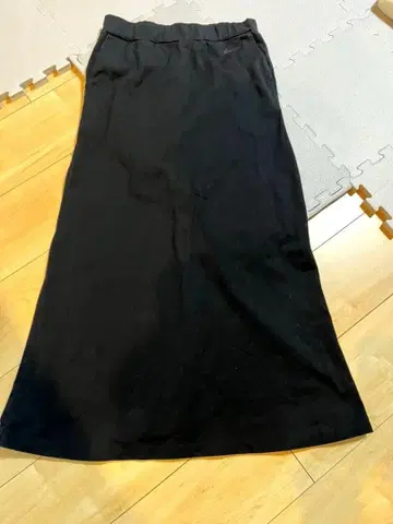 아메리카나 맨투맨 롱 스커트 백 슬릿 블랙