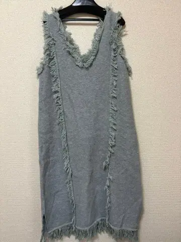 새상품 이번 시즌 모 브랜드 샘플 상품 프린지 니트 원피스 블루