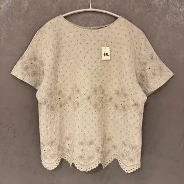 [ 45R ] 꽃무늬 자수 티셔츠 베이지 (사이즈 3)