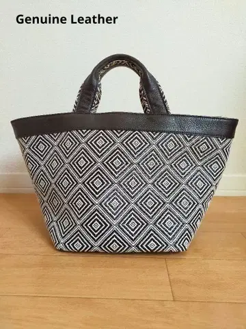 Genuine Leather 제뉴인 레더 블랙