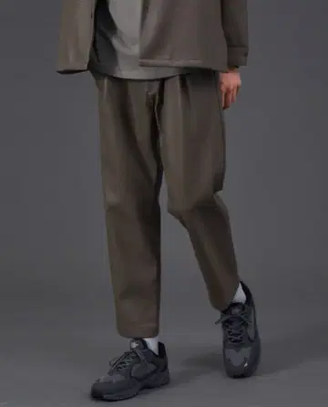 MYSELF ABAHOUSE 네오 가죽 슬림 테이퍼트 팬츠 그레이지