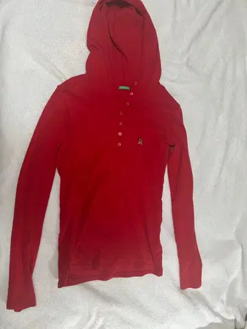 베네통 후드 부착 긴팔