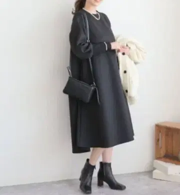 스픽 앤 스팬 종이상자 컷 원피스