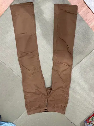 브라운 치노 팬츠 슬림핏