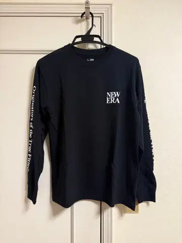 NEW ERA 블랙 긴팔 T셔츠