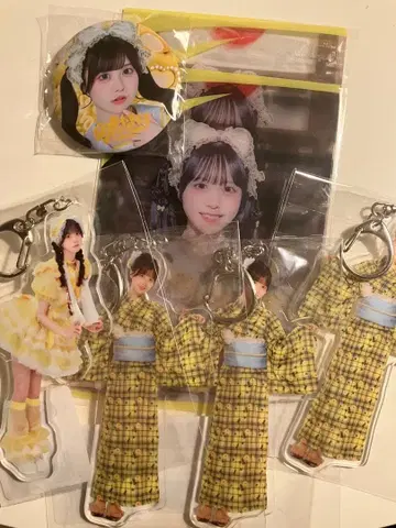 후쿠마루 우사 클리어 카드 x 2, 아크릴 키링 x 4, 캔뱃지 x 1