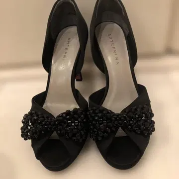 ANTERIMA 블랙 오픈토 펌프스