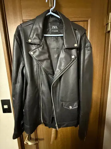 블랙 가죽 라이더 자켓