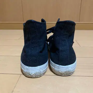 블랙 하이컷 스니커즈