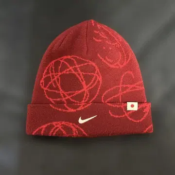 켄타우로스 켄타 착용 Nike 빨간색 니트 모자