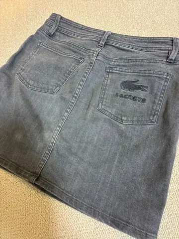 LACOSTE 그레이 미니 스커트
