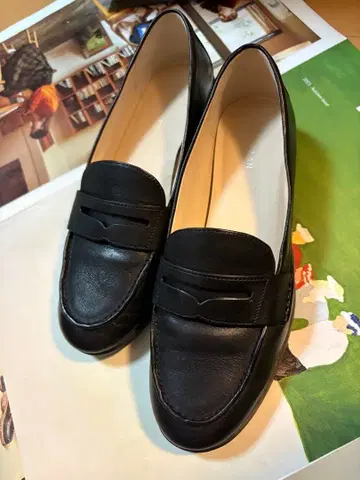 블랙 가죽 로퍼