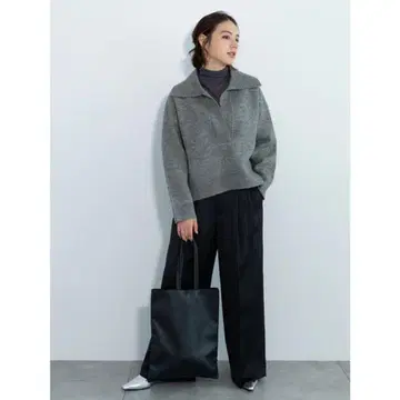 Te chichi 엠보싱 스트라이프 새틴 와이드 팬츠