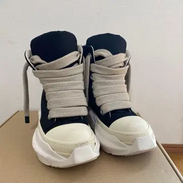 하이컷 스니커즈 블랙/화이트 통굽