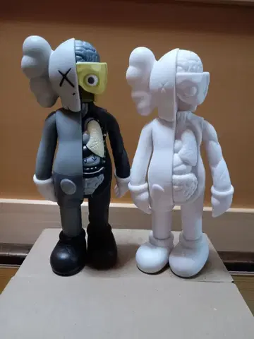 KAWS 카우스 피규어 해부학적 디자인 20cm