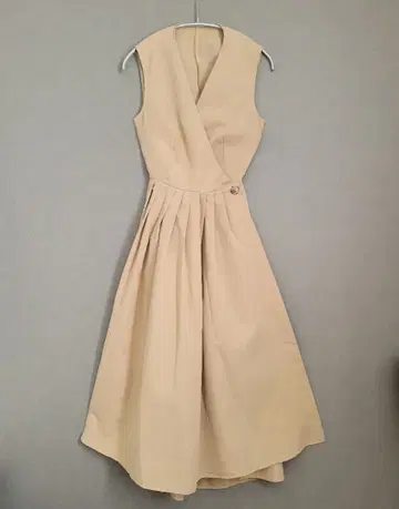 BIRTHDAYBASH 백컷 랩 원피스 (베이지)