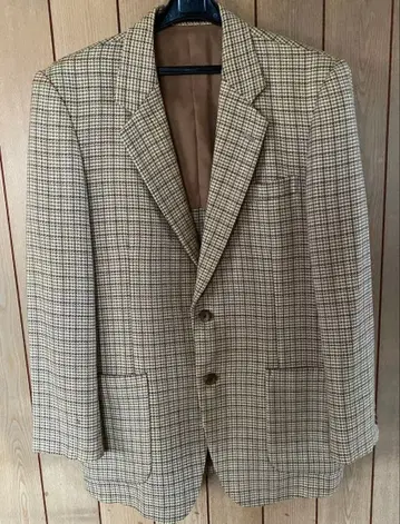 체크 무늬 테일러드 자켓 (베이지 계열)