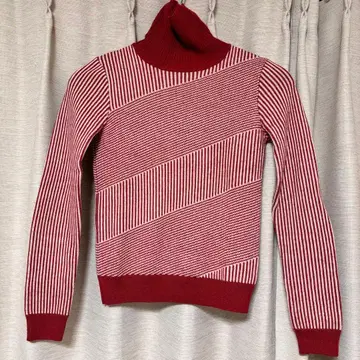 릴리 브라운 터틀넥 니트