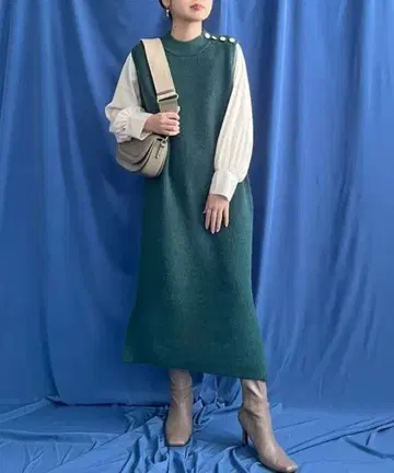 새상품 이번 시즌 완판템 LHELBIE 골드 도킹 니트 원피스 그린