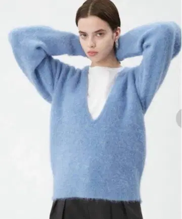 MIESROHE 미스 로에 sustainable 샤기 니트